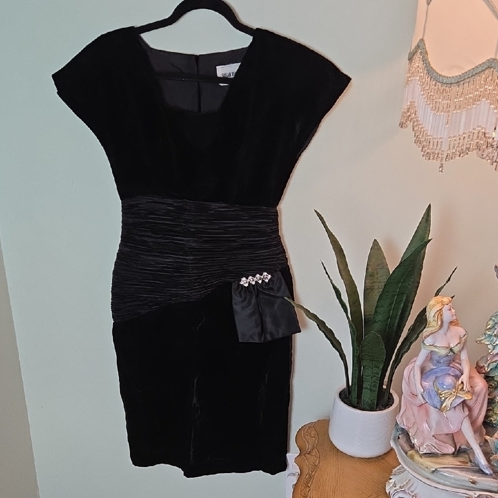 Vintage Susan Roselli Black Velvet Cocktail Dress